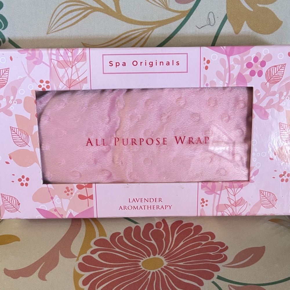 Lavender Aromatherapy Wrap. NWT